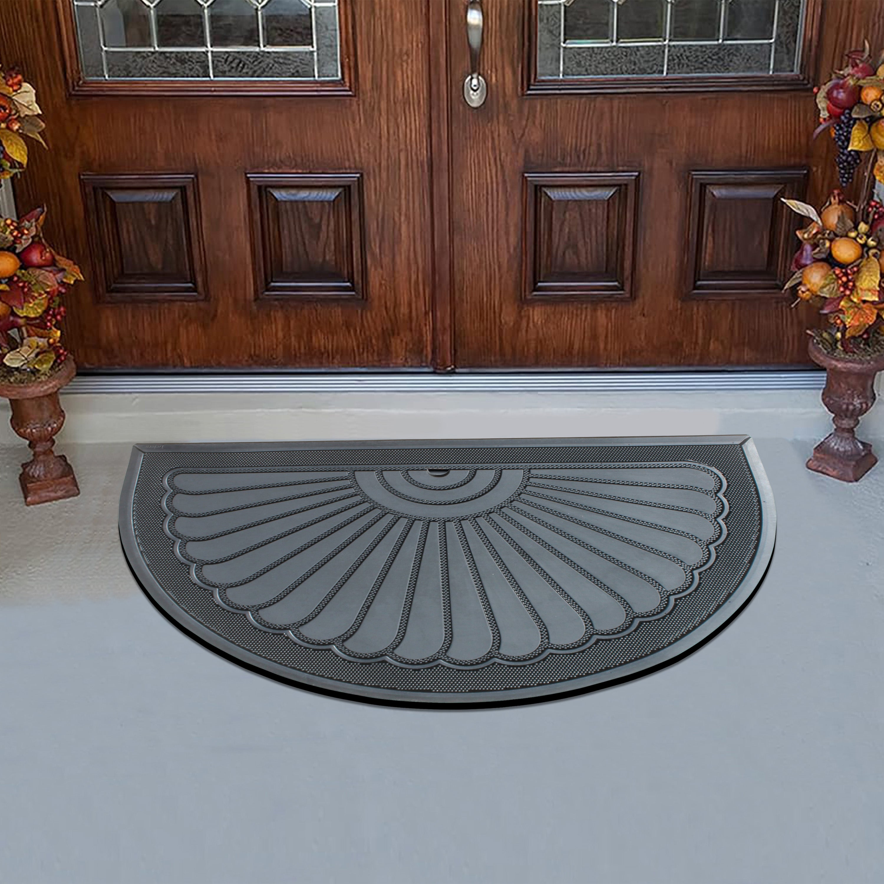 outdoor rubber entryway mat with fan design