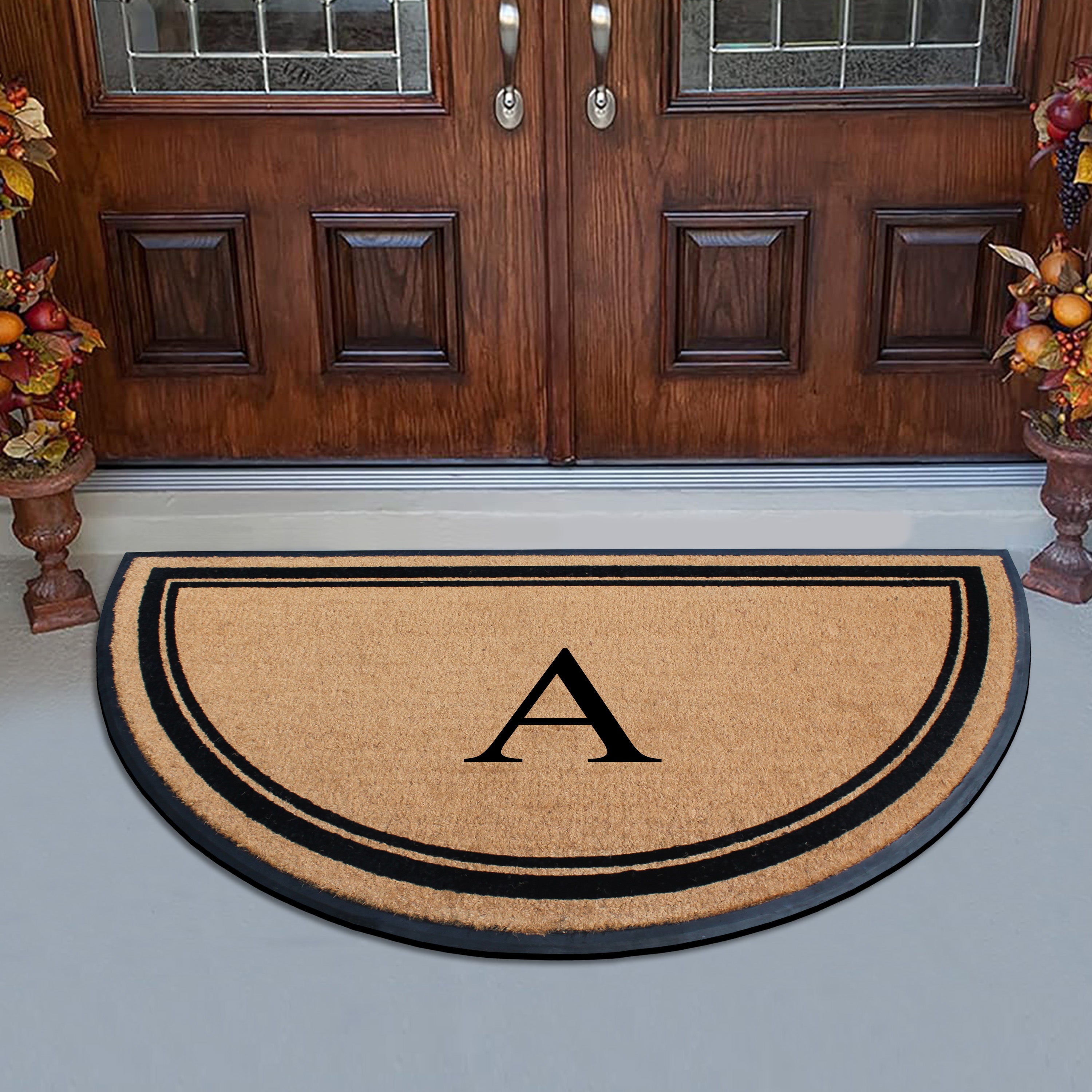 Personalized outdoor entry mat with monogram letter design